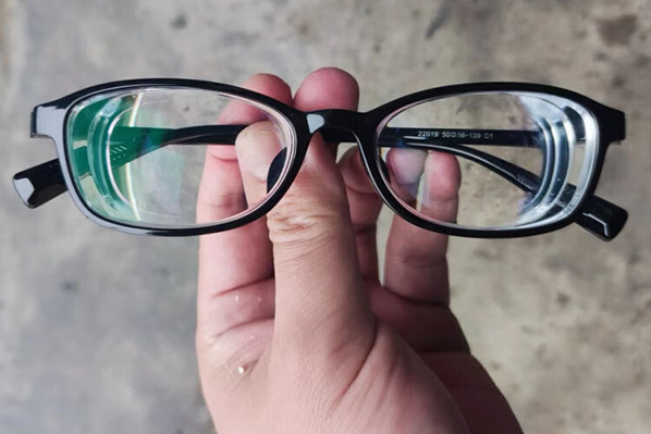 thick lens glasses